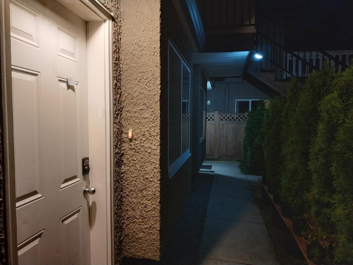 Private Suite W King Bed, Ground Level, Naturally Bright Vancouver Exterior foto