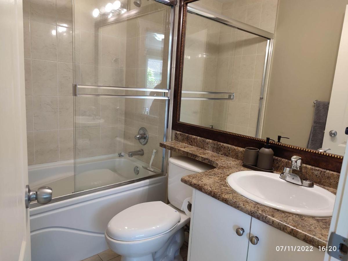 Private Suite W King Bed, Ground Level, Naturally Bright Vancouver Exterior foto