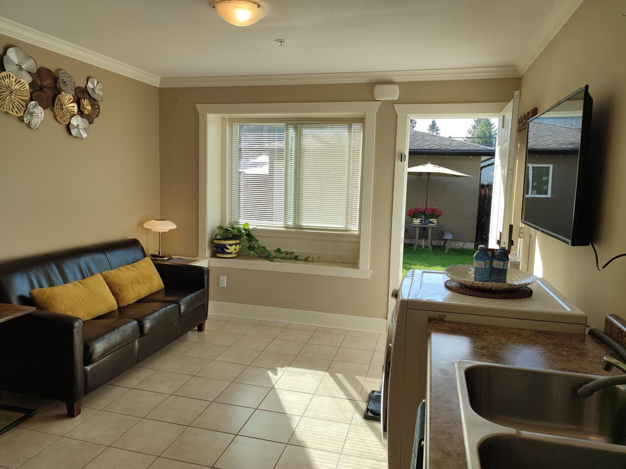Private Suite W King Bed, Ground Level, Naturally Bright Vancouver Exterior foto
