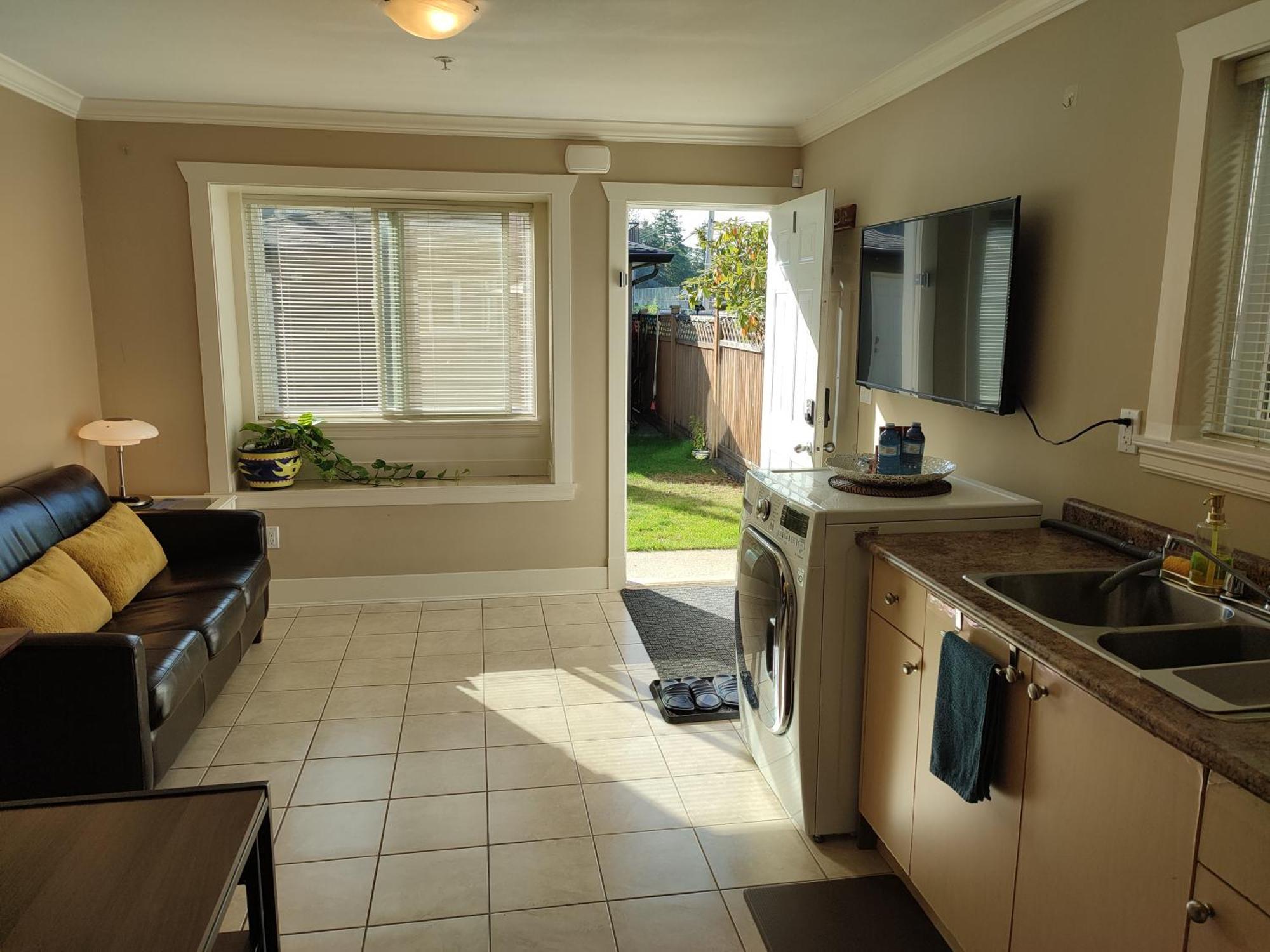 Private Suite W King Bed, Ground Level, Naturally Bright Vancouver Quarto foto