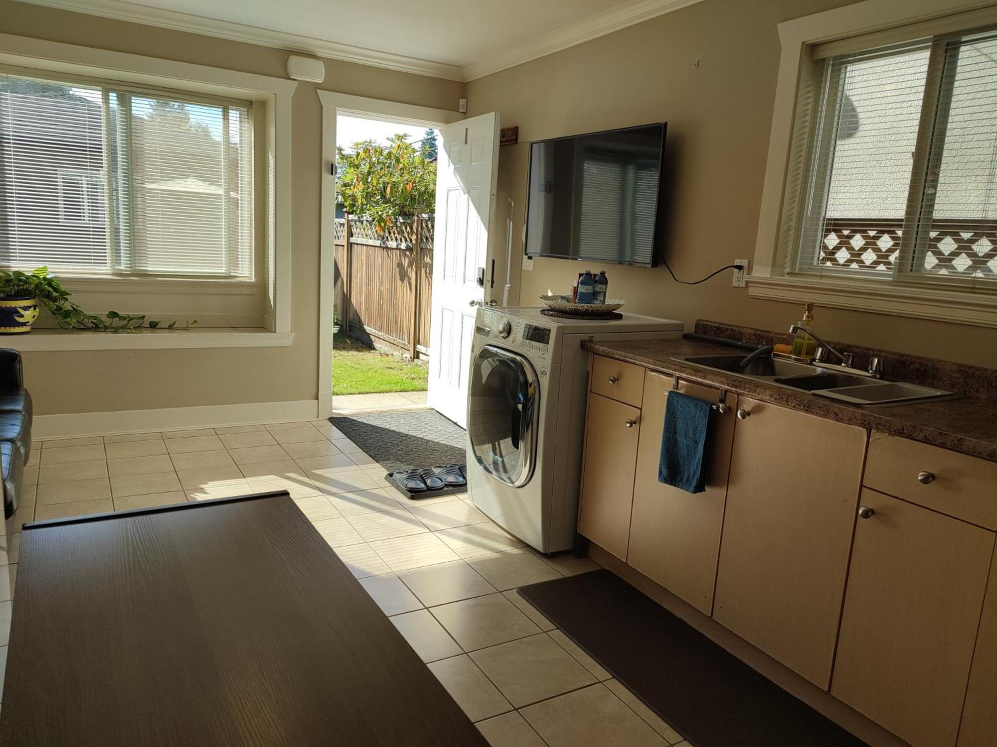 Private Suite W King Bed, Ground Level, Naturally Bright Vancouver Quarto foto